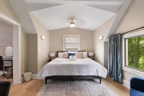 Spacious 3 bed 2.5 bath 2pk spot - Image 4