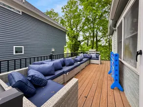 Spacious 3 bed 2.5 bath 2pk spot - Image 5