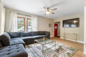 Spacious 3 bed 2.5 bath 2pk spot - Image 3