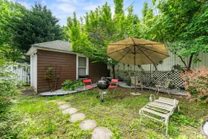 Yellow House Near NYC | Sleeps 10 | Parking - Image 5