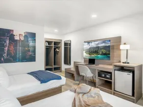 At Mine - Geary Double Suite in San Francisco - Image 3