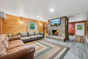 5BR/Sleeps 14 -10 Mins to 7S & HV Hot Tub Fire Pit - Image 3