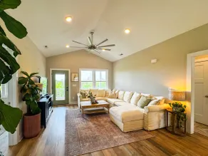 Murphy's Landing- The Views! OKI modern luxury - Image 3