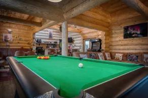 Luxury Log Cabin with Hot Tub & Scenic Views in Oakenshaw - Image 5