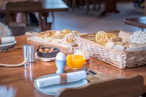 Atmospheric guest suite with breakfast - Image 4