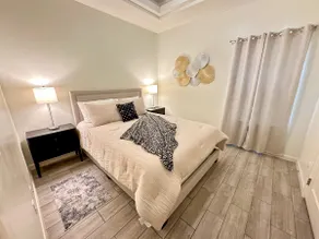 Modern Apartment/Private/King Bed/Shops - Image 4