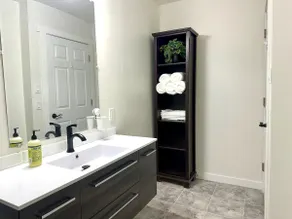 Cozy Private Suite in NW Calgary! - Image 5