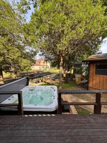 Long Stay Discount | Waterfront Enchanted Oak Home - Image 3