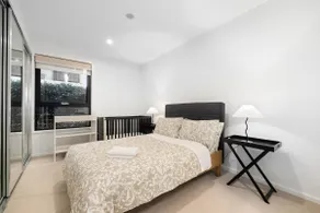 Ground Floor Large 2Bed 2Bath /Cot/Yard/2 Parkings - Image 4