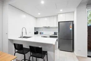Ground Floor Large 2Bed 2Bath /Cot/Yard/2 Parkings - Image 5