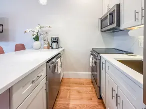 (3-31) Gorgeous newly renovated Back Bay Getaway! - Image 5
