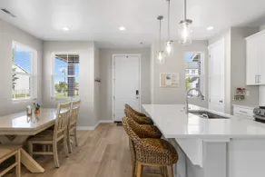 New ”Wish Upon a Star” Cozy Townhome Near Downtown - Image 2
