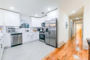 3BR Near NYC, Indoor Parking & Laundry - Image 3