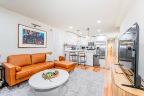 3BR Near NYC, Indoor Parking & Laundry - Image 2
