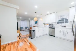 3BR Near NYC, Indoor Parking & Laundry - Image 5