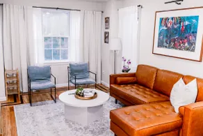 3BR Near NYC, Indoor Parking & Laundry - Image 4