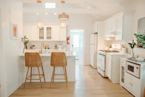 Luxe Beach Bungalow w/Firepit, BBQ, Washer&Dryer - Image 4