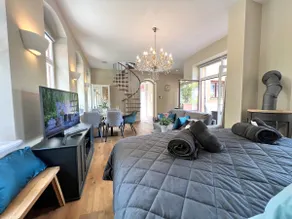Charming house with terrace, quick access to the center - Image 3