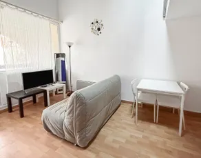 Perfect pied-à-terre between sea and port - Image 5