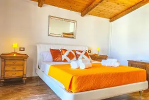 Villa Smeralda - 3 bedroom and Jacuzzi - Image 2