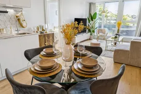 Lavish 2-Bed Apt, Prestigious Coombe Hill - Image 2