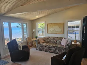 The Lucky Loon Lodge - Image 4