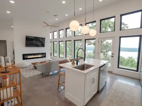 Luxurious High-End Lake View With Hot Tub! - Image 2