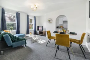 Modern 1 Bedroom Flat in Heart of East London - Image 2