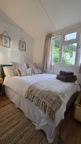 Magical Sunsets | Welsh bay retreat | pet friendly - Image 2