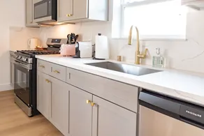 Spacious 3-Level House 8 beds | Free Parking+Patio - Image 3