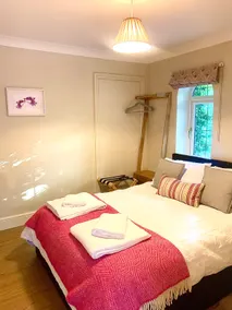 Sycamores Annexe, quiet, 500yds to races, parking - Image 4