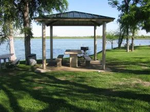 Cozy Riverside Studio - Image 5