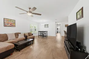 Taylor Home | Samsung | 5 Beds | Ideal for Workers - Image 4