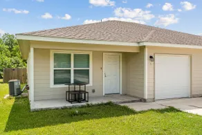 Taylor Home | Samsung | 5 Beds | Ideal for Workers - Image 2