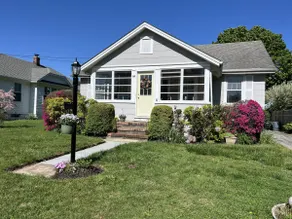 Charming Beach Cottage, Vineyards & Sunset Views - Image 2