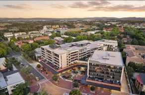 Spacious 2 bedroom Retreat in Kingston, 2 car park - Image 3