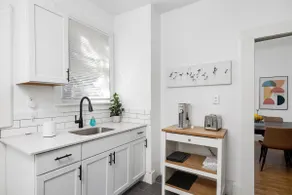 Spacious Home • 6 Beds + Free Parking • 5 min DT - Image 4