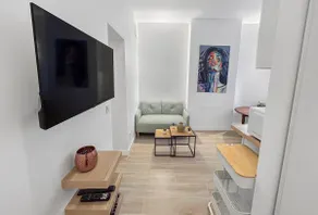 Renovated 2-bedroom apartment, close to Villette, Zénith, metro and Paris - Image 2
