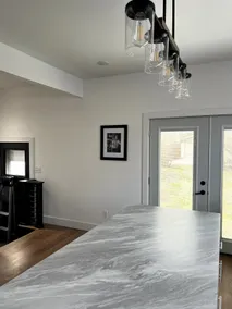 Modern 4BR Beach Retreat-Sleeps 8 - Image 5