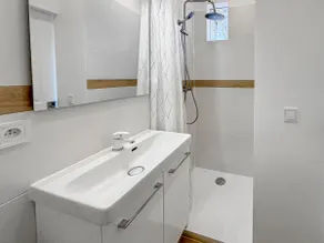 Bright, quiet 2-bedroom apartment near the metro, Villette & Paris - Image 4