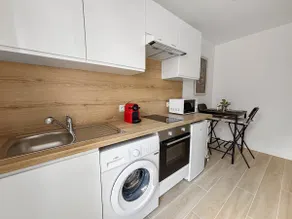 Bright, quiet 2-bedroom apartment near the metro, Villette & Paris - Image 2