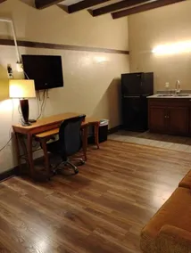 (139) Gated - 1 King Apt w/ Full Kitchen - Image 5