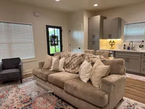 New Luxe 1-BDRM condo in Oxford - Image 5