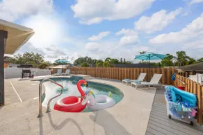 SaltwaterPool| Gameroom| BBQ| Pets* Close to beach - Image 4