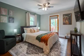 Come home to the country—in the heart of Midtown. - Image 4