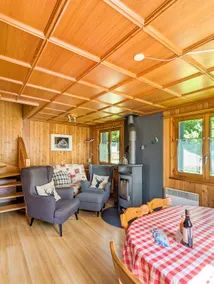 Mountain retreat, green chalet, views & garden - Image 2