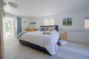 Spacious guest house in village near Cambridge - Image 3