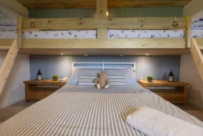 Oak View Hot Tub Lodge Sleeps 6 - Image 4