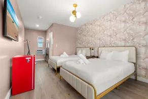 Cool Room for 4 - Pool & Parking - Image 2