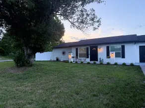 Soluna-Fully fenced home with private pool - Image 2